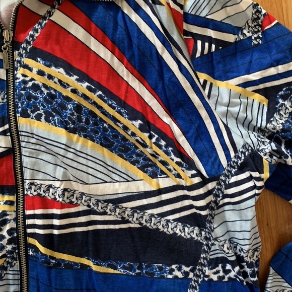 Women’s Weekends by Chico’s Fill Zip Light Weight Sweatshirt - Picture 3 of 8